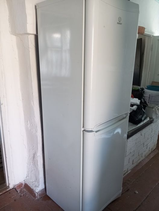 Продам холодильник от Indesit
