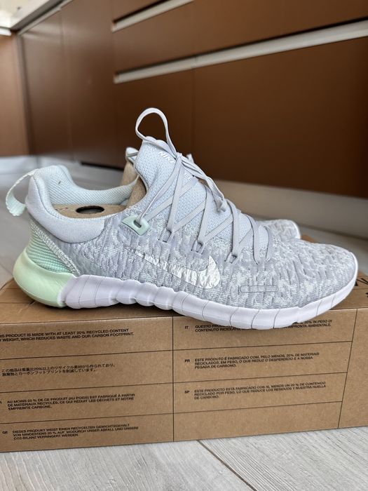 Кроссовки Nike женские