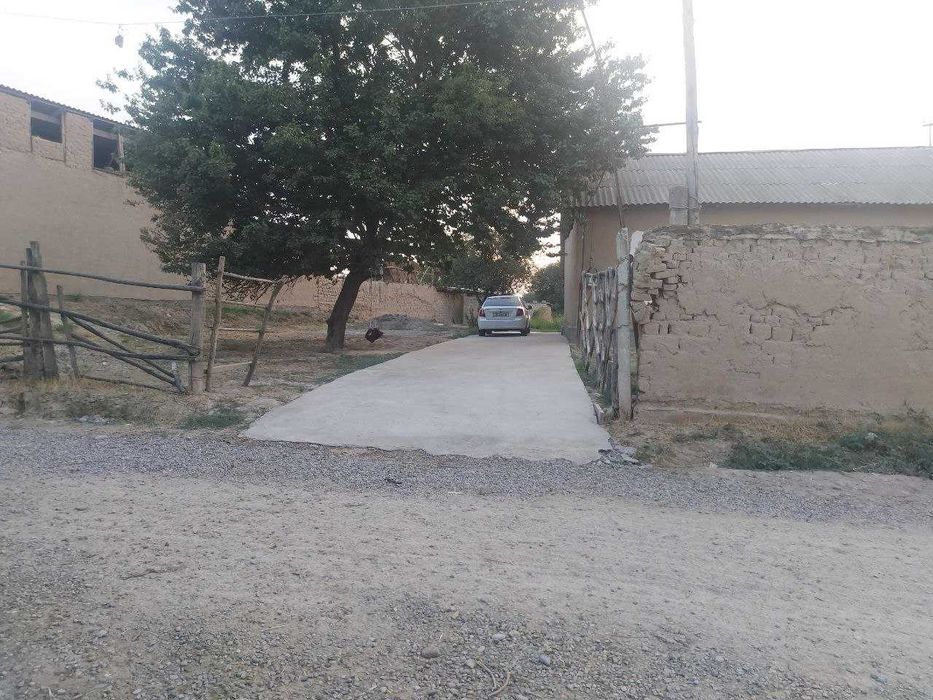 Уй сотилади, катта участка, ховли.