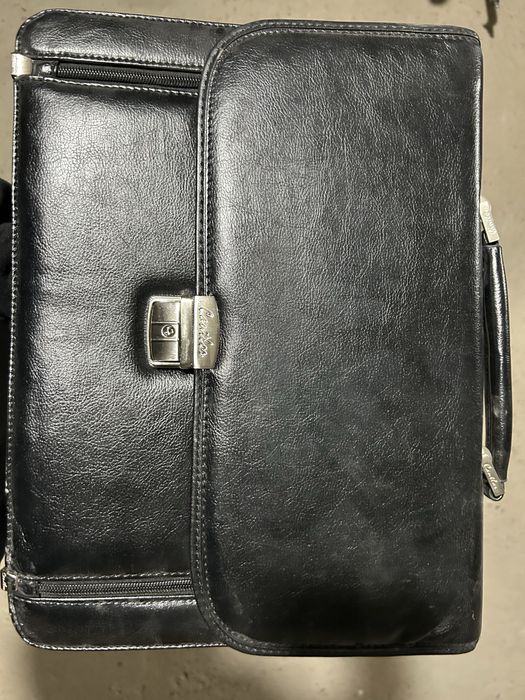 Продается новый кожанный портфель от известных брендов