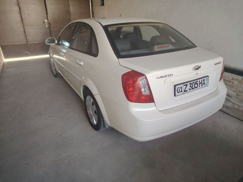 Продается автомобилб Lacetti