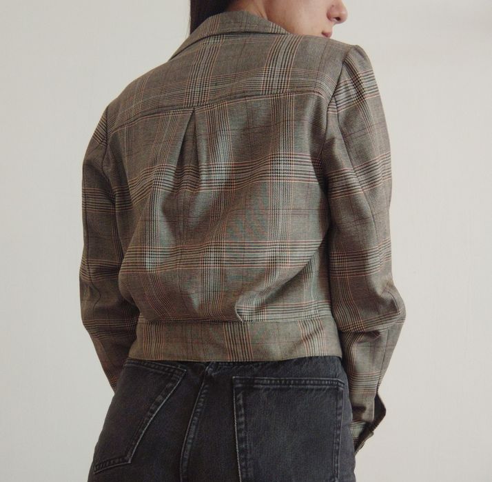 Ново! Късо сако без закопчаване