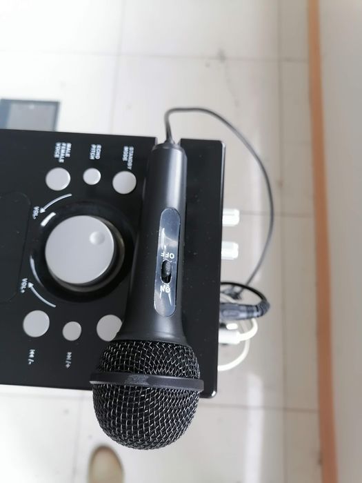 Караоке колона с микрофон