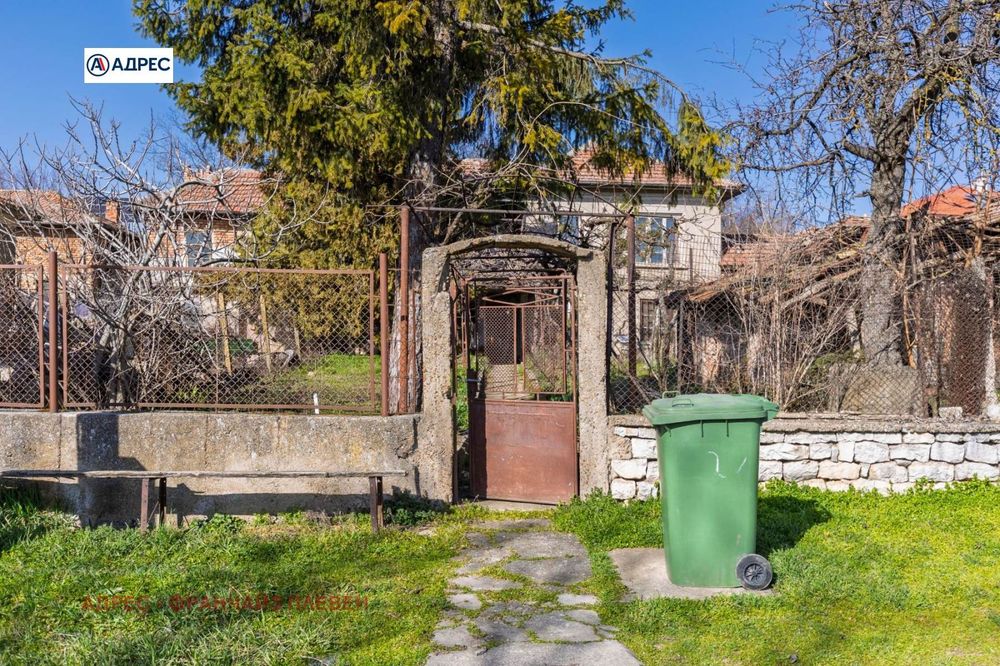 Къща в Плевен, област-с.Брестовец площ 134 цена 77000