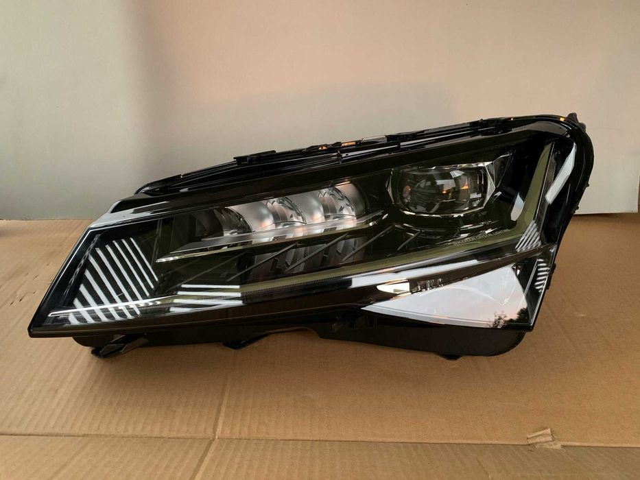 Skoda Superb 3 III 3V1 far stanga dreapta faruri full led crystal