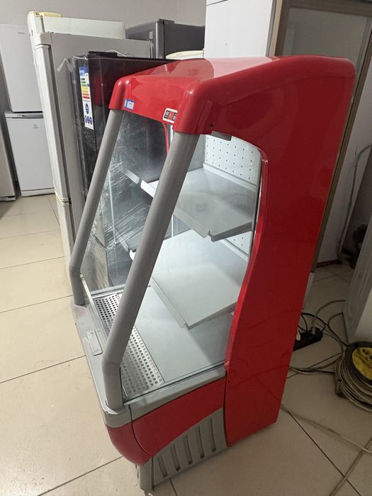 Продам витринный холодильник