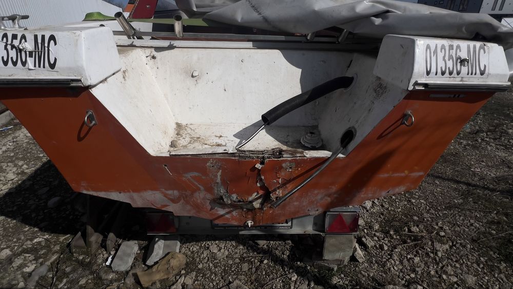 Barca semicabinata si peridoc(optional)