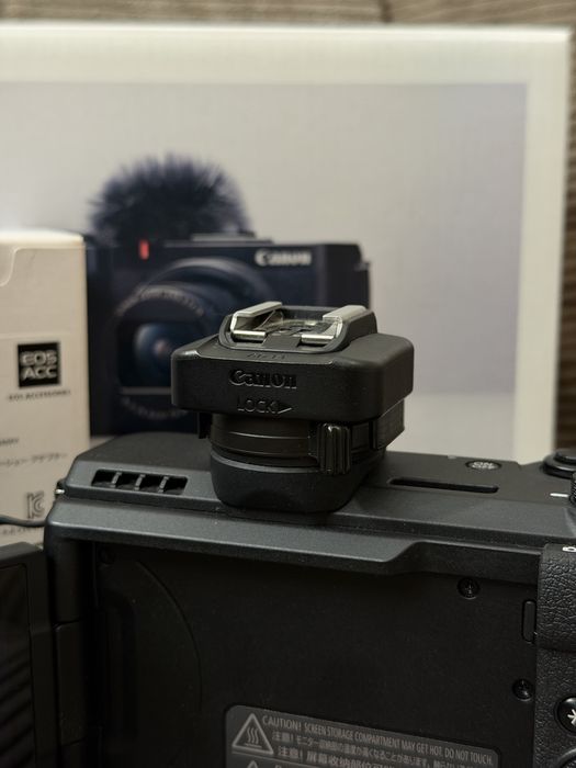 Canon PowerShot V1 Premium Vlogger Kit + AD-E1