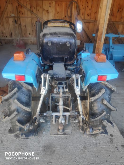 Vând tractoraș MITUSUBISHI 4x4 de 18 cai