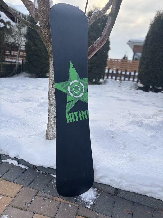 Placa snowboard Nitro Assassin cu dimensiunea de 153cm fara legaturi