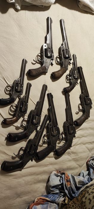 Автоматична пушка, револвер, пистолет. Масивни нестрелящи реплик