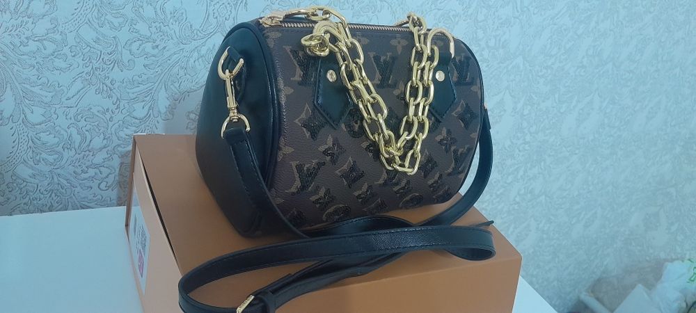 Срочно продам сумку луи в коробке