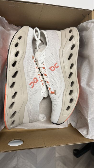 Pantofii de alergare On Cloudsurfer