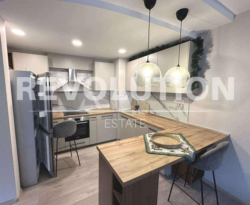 Дава се под наем Мезонет в Варна, Център - 135 кв.м за 1595.79 € - Снимка #2