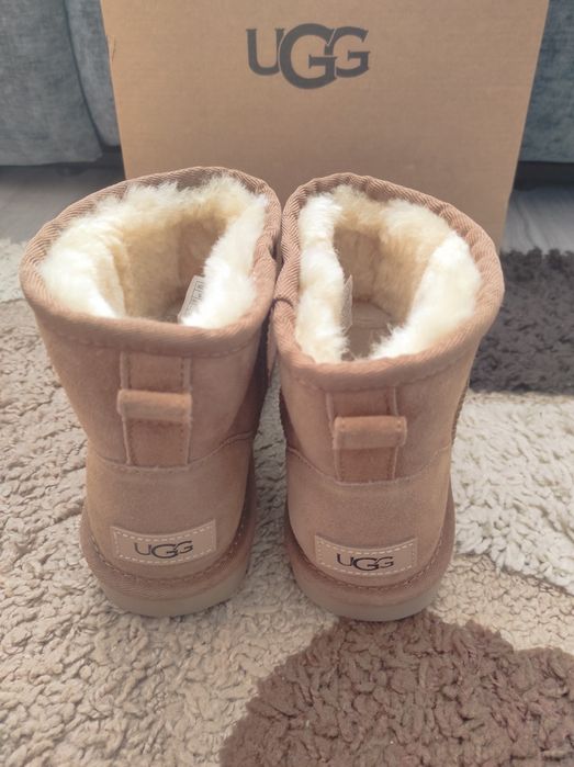 38 Vând Ugg marimea 38