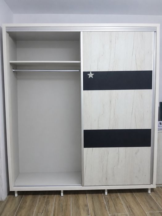 Vând dressing,H-1.80,L-1.80,l-0.60 ,vechime 3 ani,