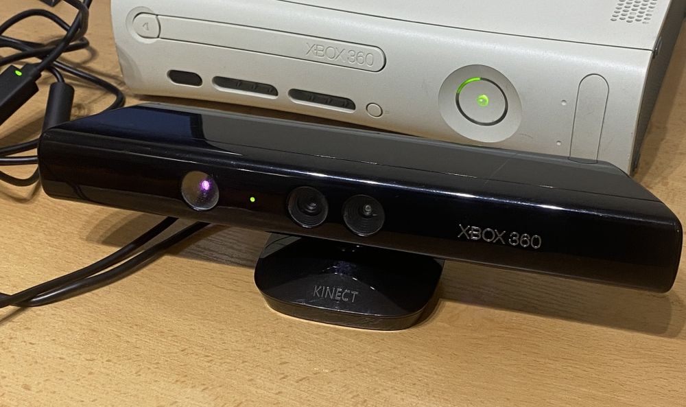 Xbox 360 Fat 500GB + Kinect + 2 контролера - чете всички дискове