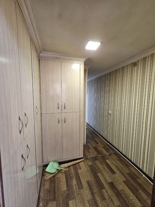 Продается 4х комнатная кв. 2й этаж. Микрорайон.