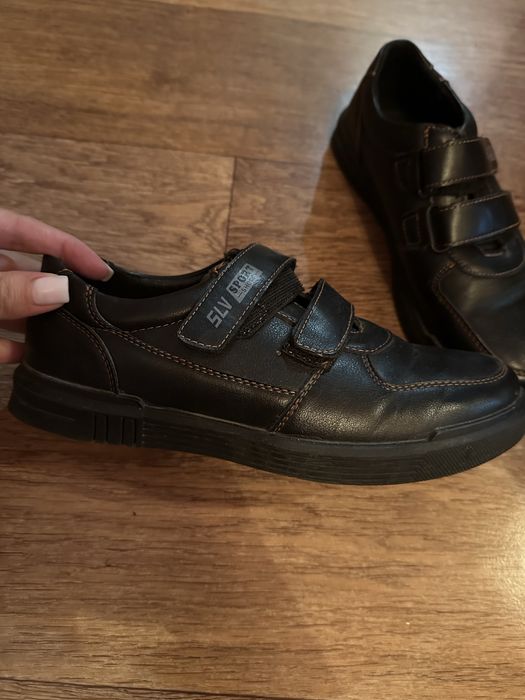 Продам , детские школьные туфли