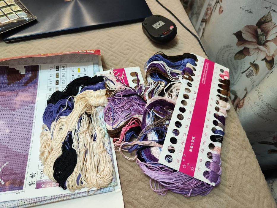 Продам вышивку крестиком "Девушка"