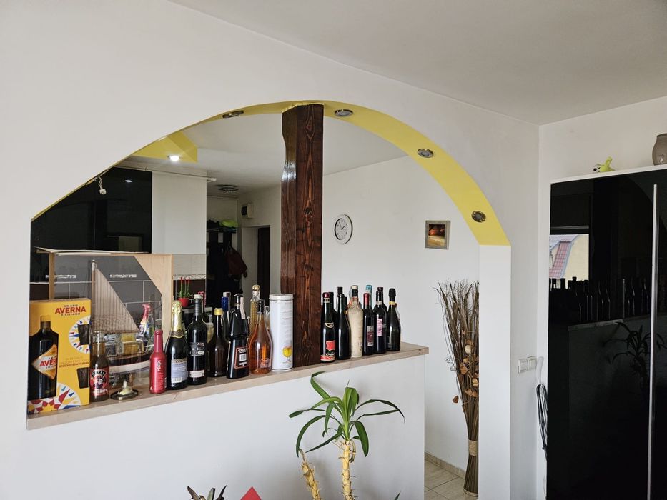 Vand apartament cu trei camer