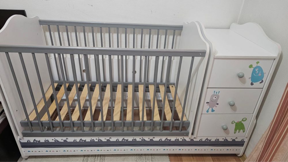 Детская кроватка