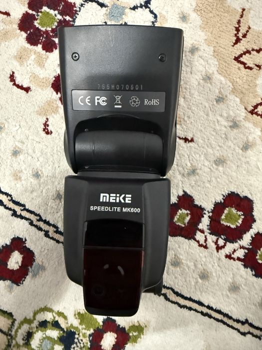 продам фотовспышку speedlite mk600