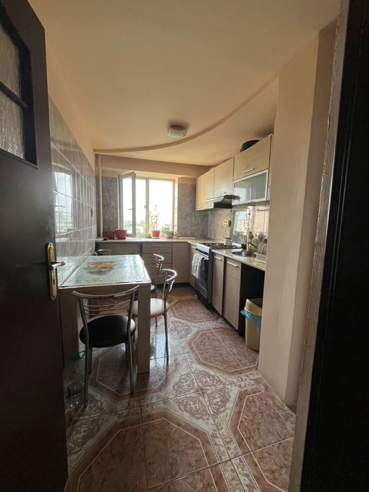 apartament 3 camere de vanzare, zona tomis 3 (macul rosu)