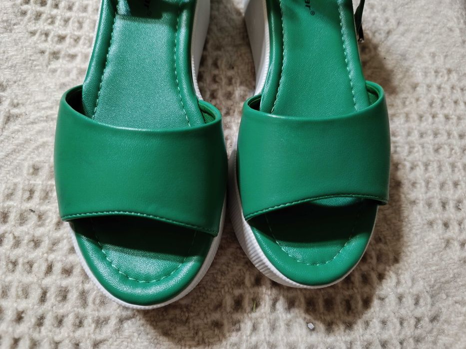 Дамски летни сандали