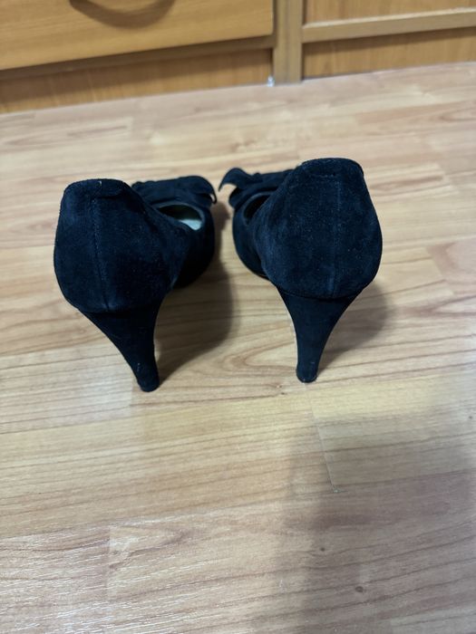 Pantofi negri cu toc