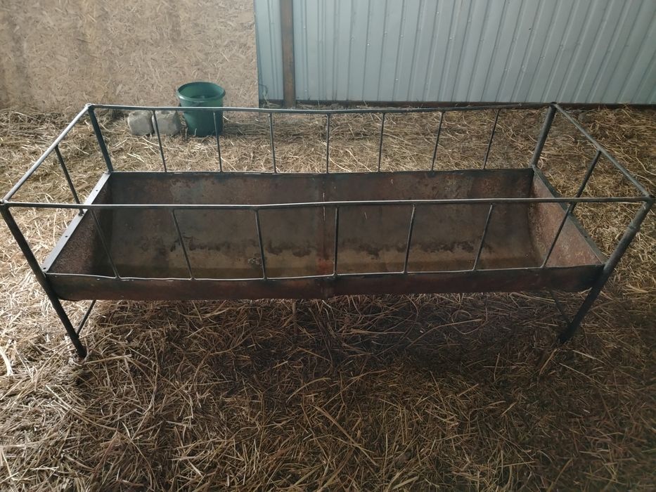 Продам сельхоз кормушку