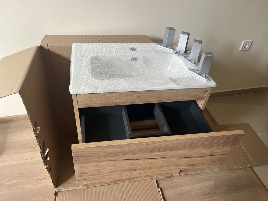 Шкаф за баня  ……