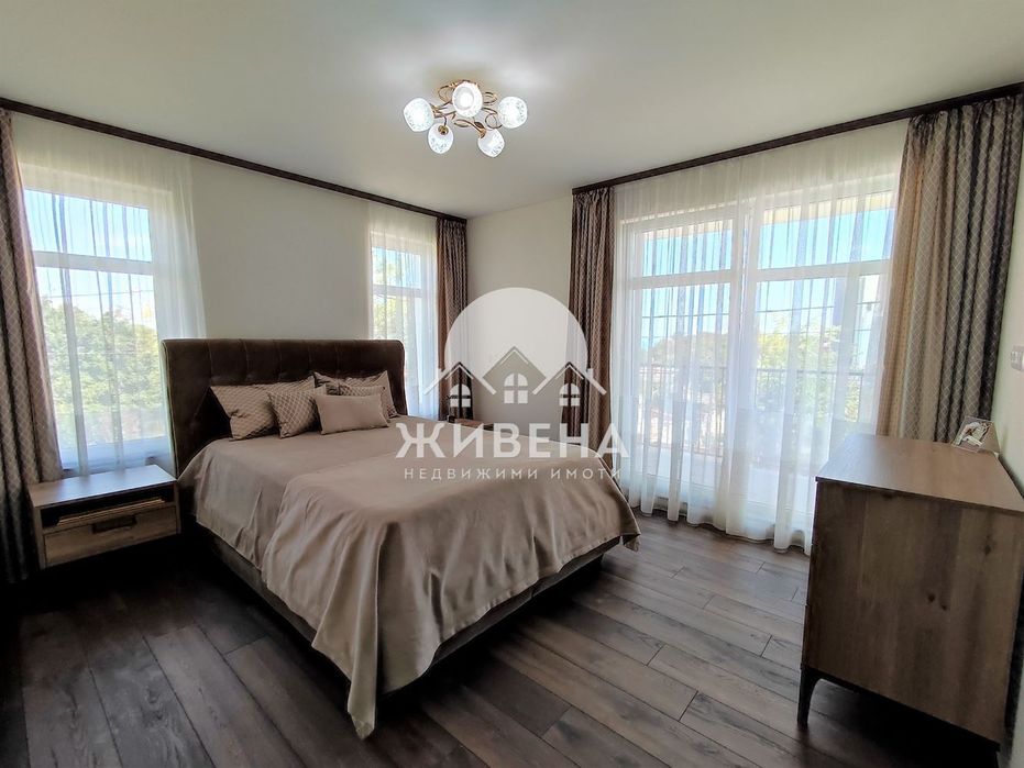 Триетажна къща в м-т Ален Мак, РЗП 220 кв.м