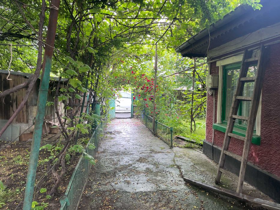 vand casa + teren 301 m2, cu toate utilitatile, str. Cpt. Juverdeanu,