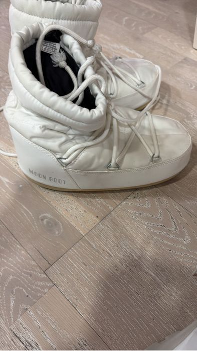 Ghete albe Moon Boot