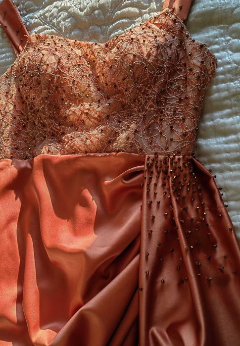 Официална рокля,