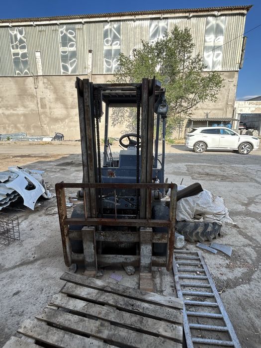 Вилочный погрузчик