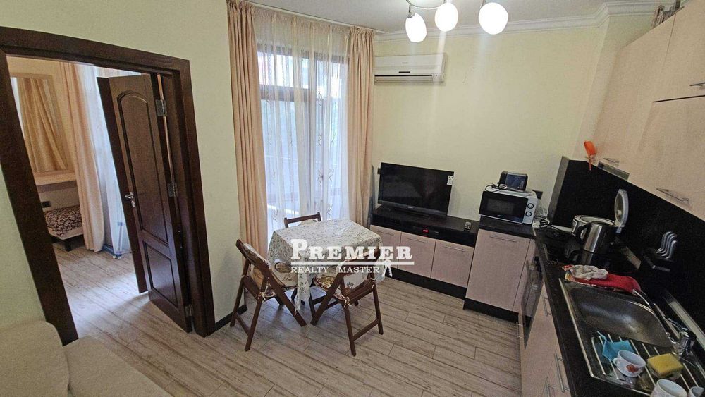 Продава се двустаен апартамент на първа линия в Свети Влас