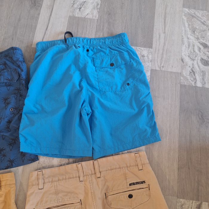 4 perechi de pantaloni scurți