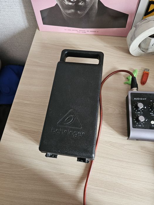 Behringer C-3 студийный конденсаторный микрофон + кейс, стойка, кабель