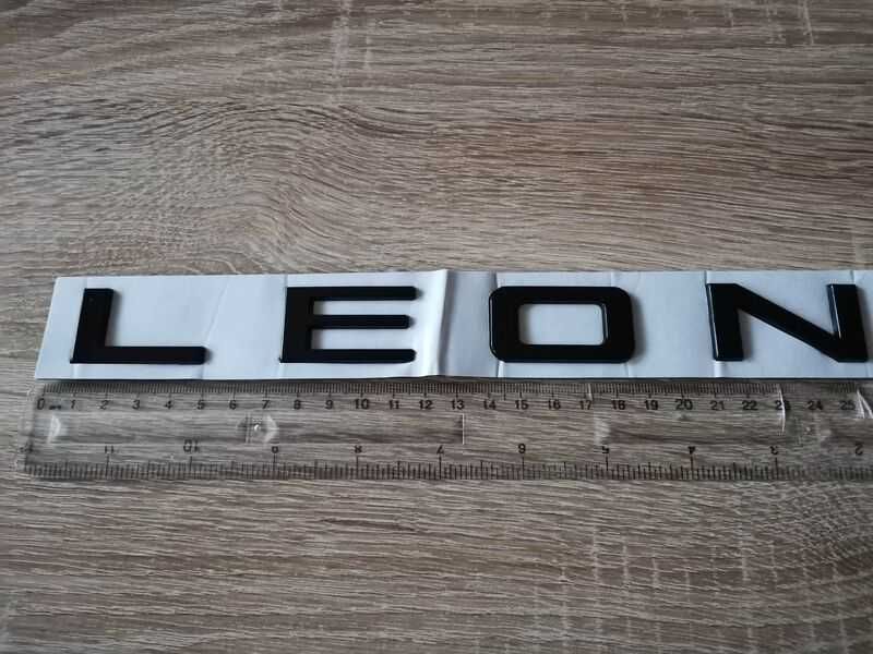 черен надпис Seat Leon