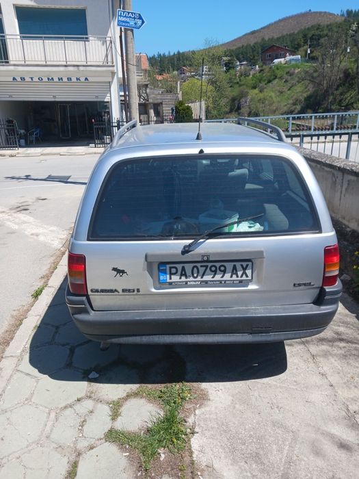 Opel Omega Комби 2.0i автоматик