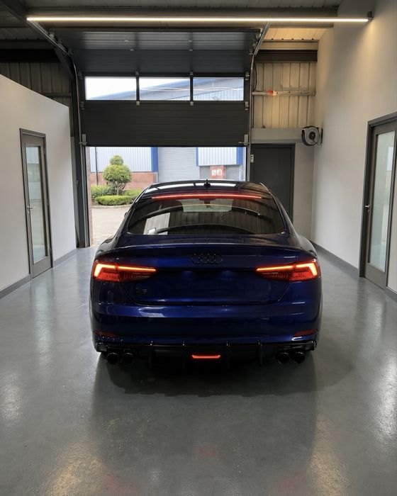 LED Дифузьор с накрайници A5 S-Line/S5 B9 Pre-Facelift (2016-2019)