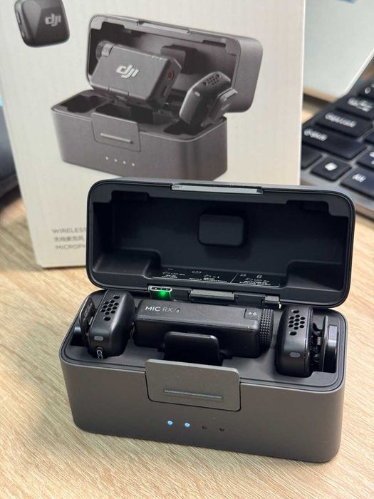DJI Mic Mini Kit: 2 microfoane + receptor + stație de încărcare, stare excelentă