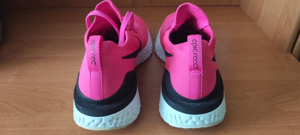 NIKE   Маратонки