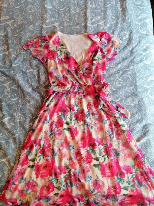 Лятна дамска рокля на цветя