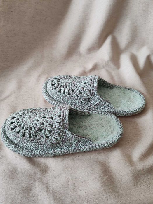 Чехли дамски ръчно плетени с кука