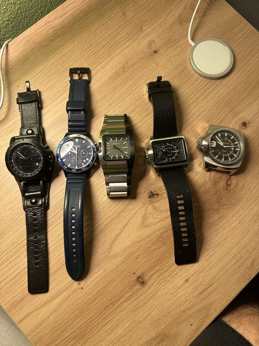 Dau la schimb  3 ceasuri diesel si 2 fossil in stare  foate buna