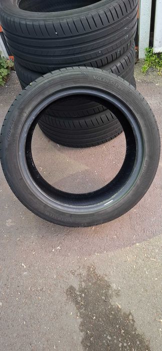 4бр. 225/45/17  Vredestein 6.3mm грайфер, дот 23г.Безплатен монтаж