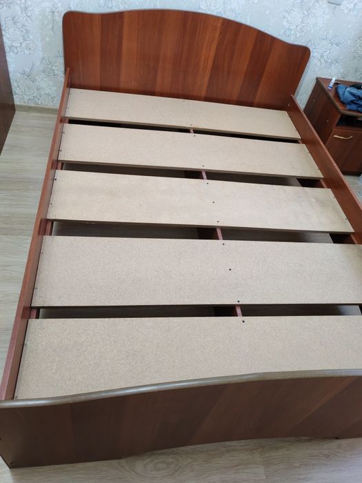 Продам Кровать 1.6*2 м